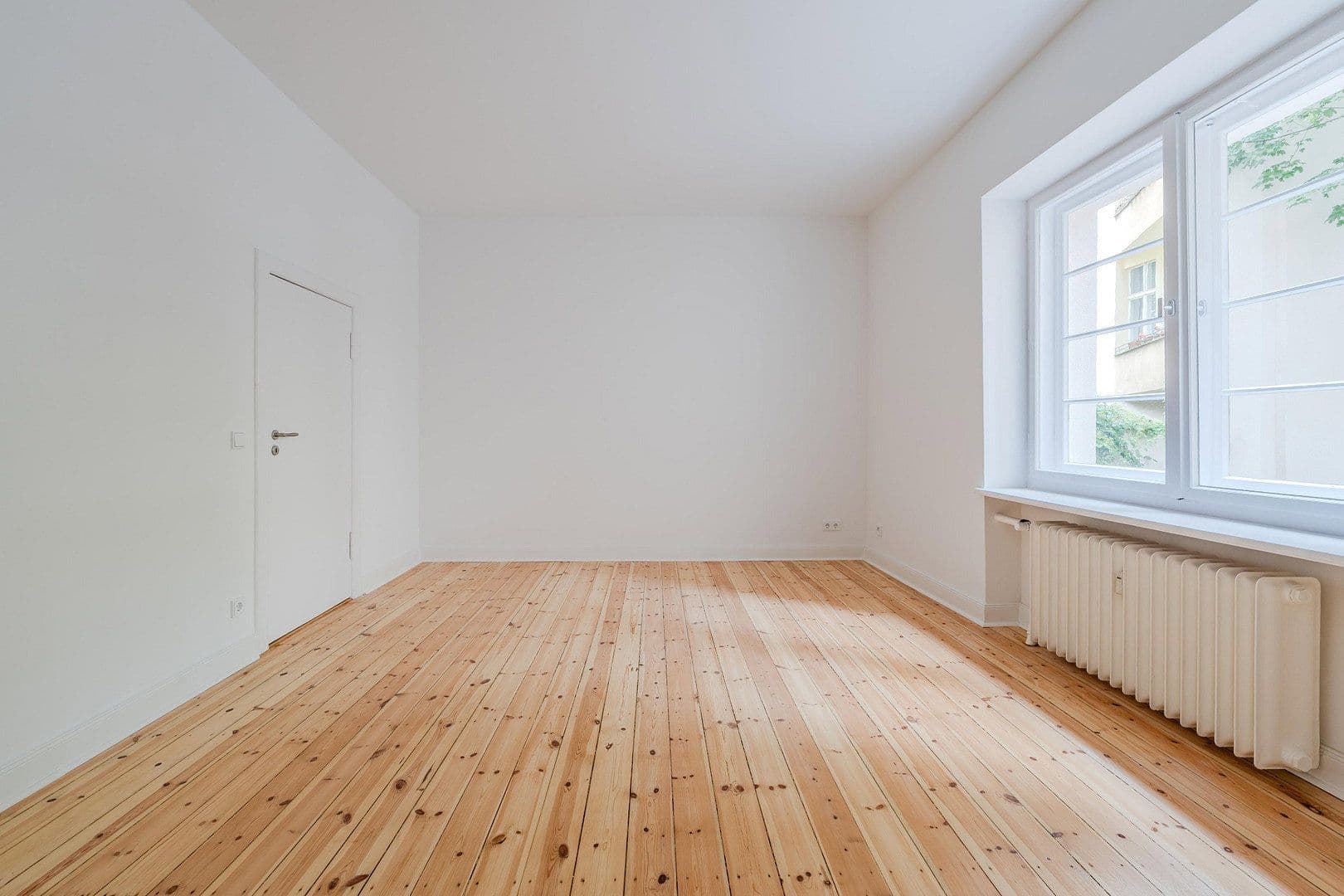 Predaj bytu 4-izbový 128 m², Düsseldorfer Str. 34, Berlin, Berlín Predaj bytu 4-izbový 128 m², Düsseldorfer Str. 34, Berlin, Berlín