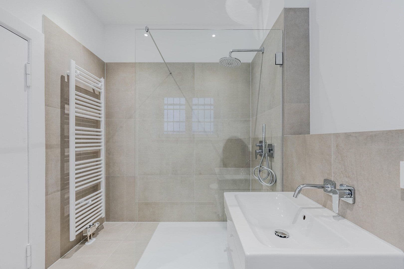 Predaj bytu 4-izbový 128 m², Düsseldorfer Str. 34, Berlin, Berlín Predaj bytu 4-izbový 128 m², Düsseldorfer Str. 34, Berlin, Berlín