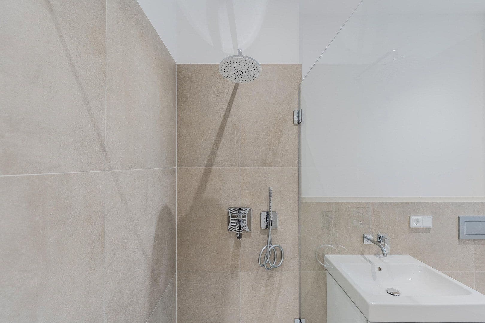 Predaj bytu 4-izbový 128 m², Düsseldorfer Str. 34, Berlin, Berlín Predaj bytu 4-izbový 128 m², Düsseldorfer Str. 34, Berlin, Berlín