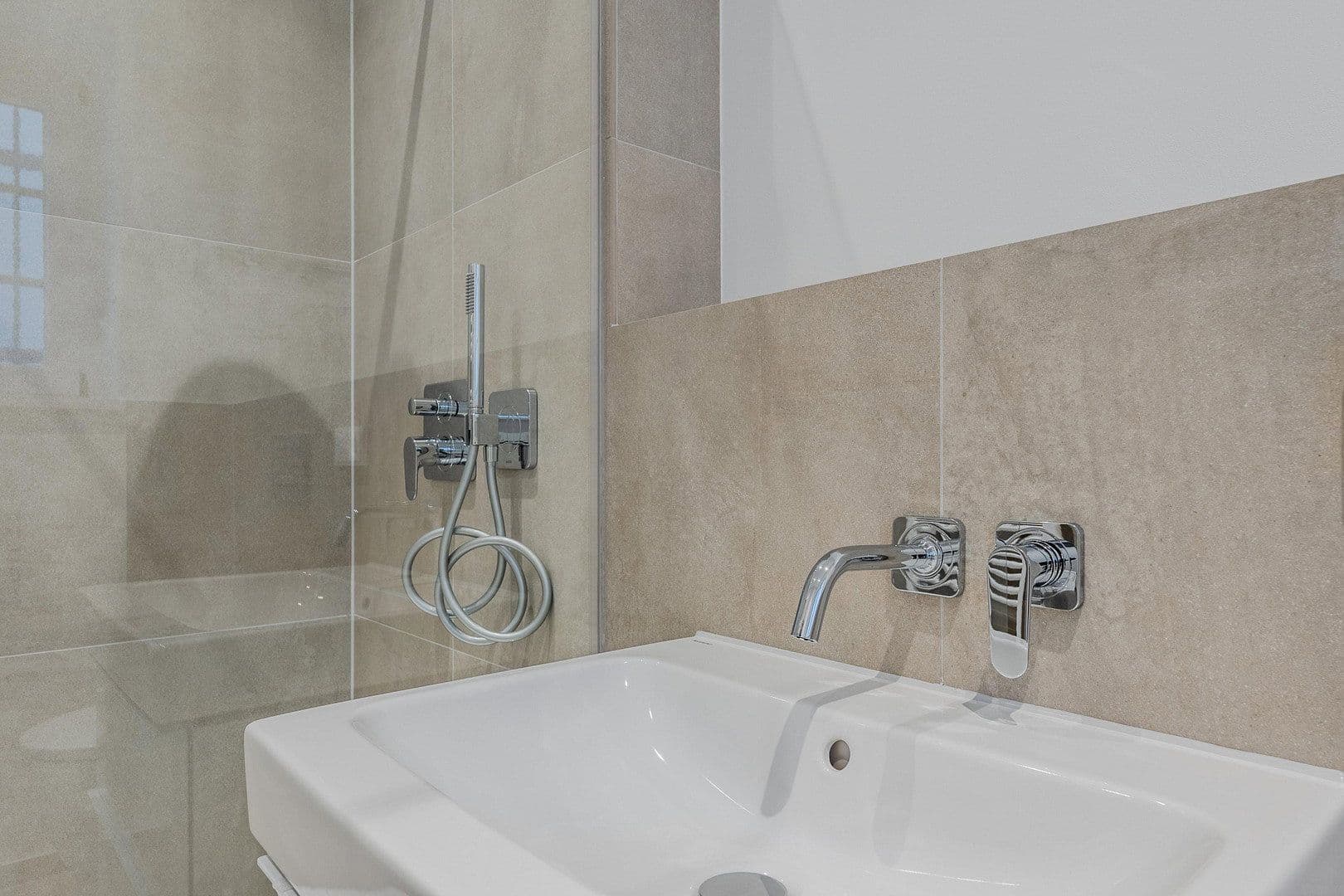 Predaj bytu 4-izbový 128 m², Düsseldorfer Str. 34, Berlin, Berlín Predaj bytu 4-izbový 128 m², Düsseldorfer Str. 34, Berlin, Berlín