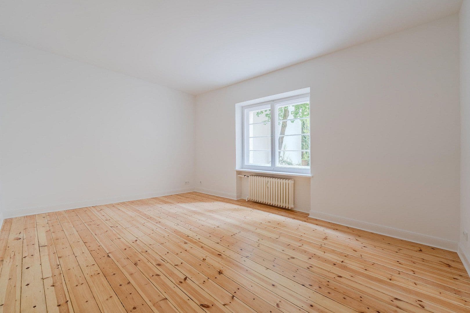 Predaj bytu 4-izbový 128 m², Düsseldorfer Str. 34, Berlin, Berlín Predaj bytu 4-izbový 128 m², Düsseldorfer Str. 34, Berlin, Berlín