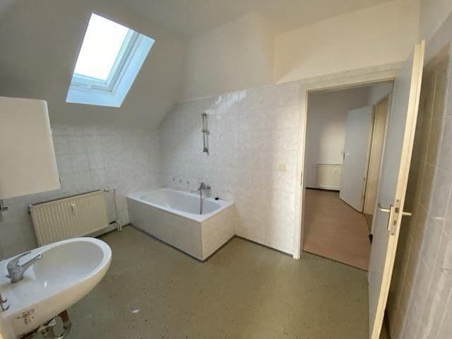 Prenájom bytu 4-izbový 110 m², Eisfelder Straße 34, Neustadt bei Coburg, Bavorsko Prenájom bytu 4-izbový 110 m², Eisfelder Straße 34, Neustadt bei Coburg, Bavorsko
