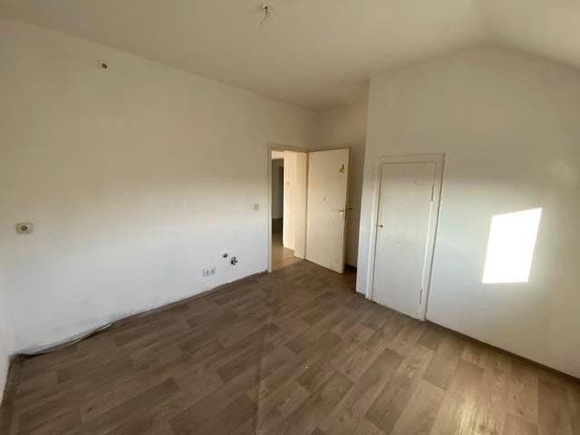 Prenájom bytu 4-izbový 110 m², Eisfelder Straße 34, Neustadt bei Coburg, Bavorsko Prenájom bytu 4-izbový 110 m², Eisfelder Straße 34, Neustadt bei Coburg, Bavorsko