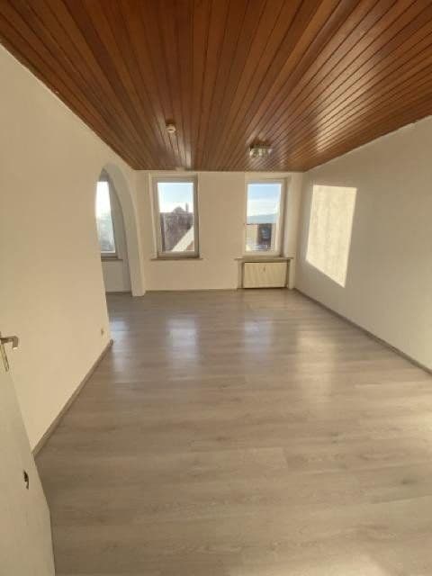 Prenájom bytu 4-izbový 110 m², Eisfelder Straße 34, Neustadt bei Coburg, Bavorsko Prenájom bytu 4-izbový 110 m², Eisfelder Straße 34, Neustadt bei Coburg, Bavorsko