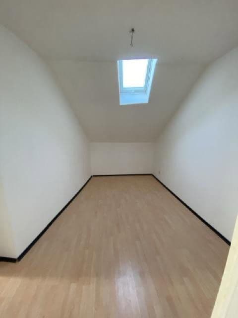 Prenájom bytu 4-izbový 110 m², Eisfelder Straße 34, Neustadt bei Coburg, Bavorsko Prenájom bytu 4-izbový 110 m², Eisfelder Straße 34, Neustadt bei Coburg, Bavorsko