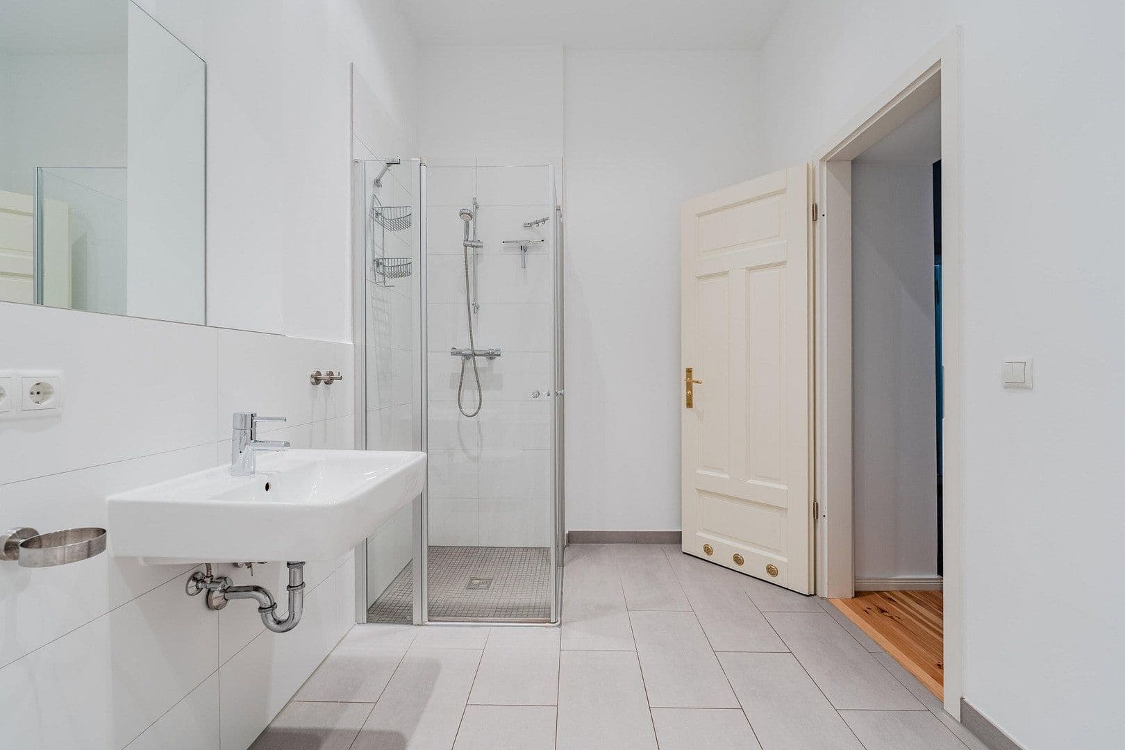 Predaj bytu 4-izbový 118 m², Düsseldorfer Str. 14, Berlin, Berlín Predaj bytu 4-izbový 118 m², Düsseldorfer Str. 14, Berlin, Berlín