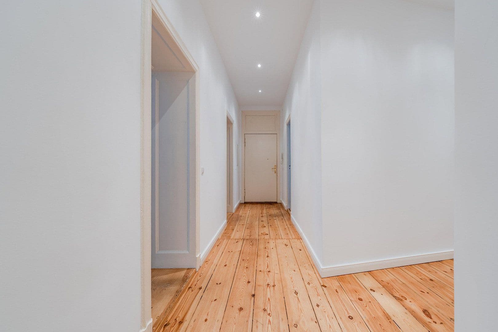 Predaj bytu 4-izbový 118 m², Düsseldorfer Str. 14, Berlin, Berlín Predaj bytu 4-izbový 118 m², Düsseldorfer Str. 14, Berlin, Berlín