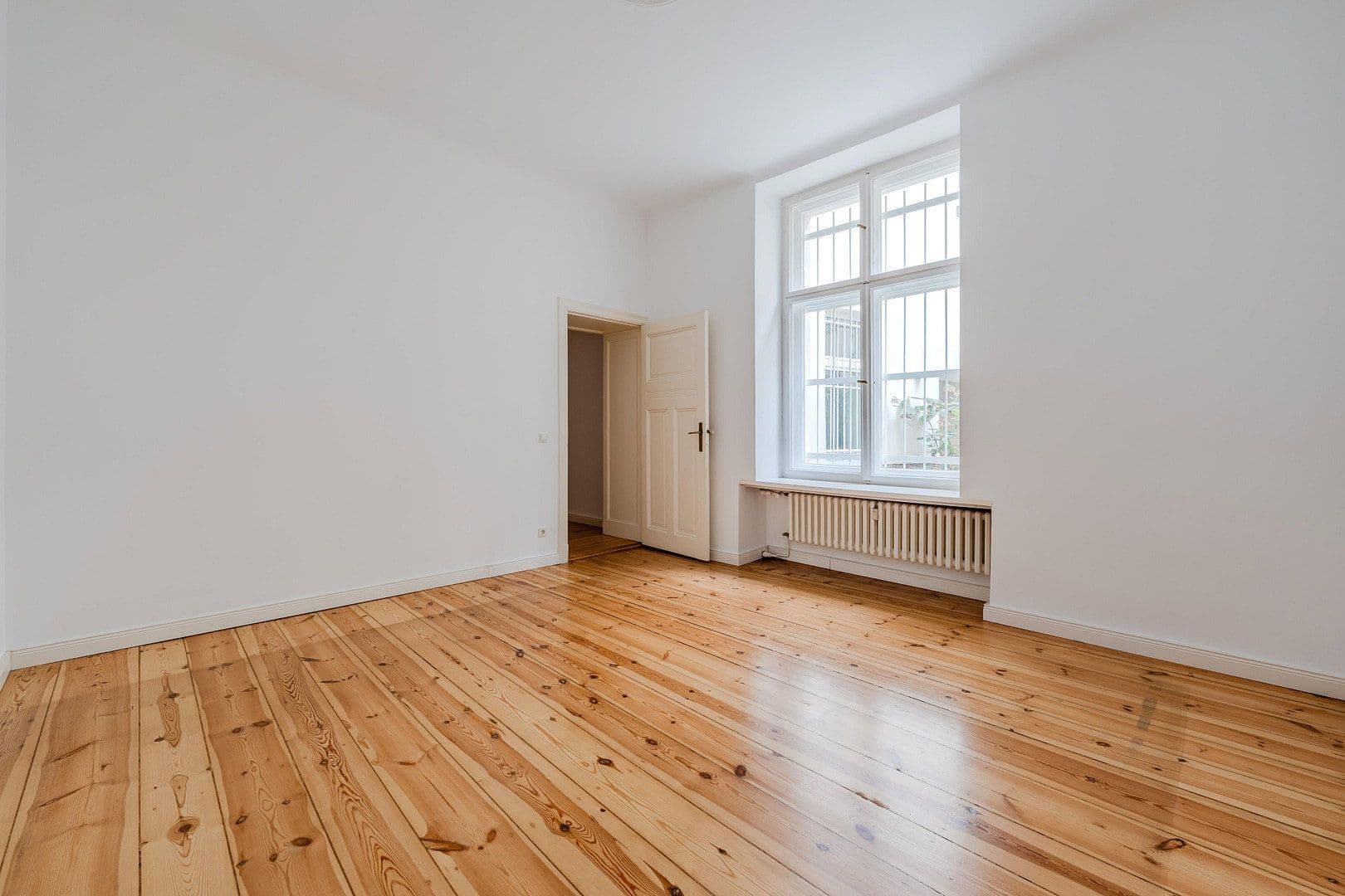 Predaj bytu 4-izbový 118 m², Düsseldorfer Str. 14, Berlin, Berlín Predaj bytu 4-izbový 118 m², Düsseldorfer Str. 14, Berlin, Berlín