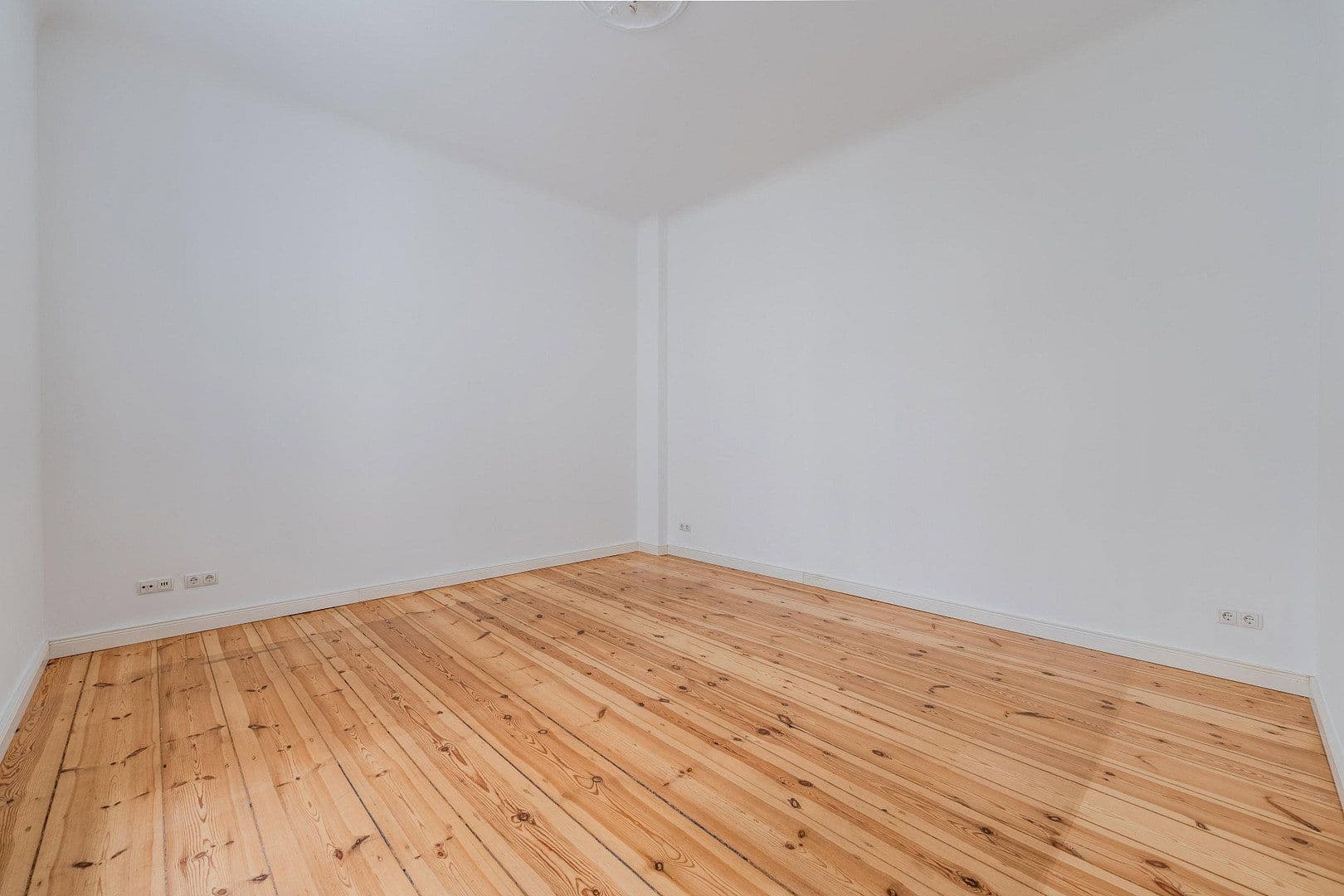 Predaj bytu 4-izbový 118 m², Düsseldorfer Str. 14, Berlin, Berlín Predaj bytu 4-izbový 118 m², Düsseldorfer Str. 14, Berlin, Berlín