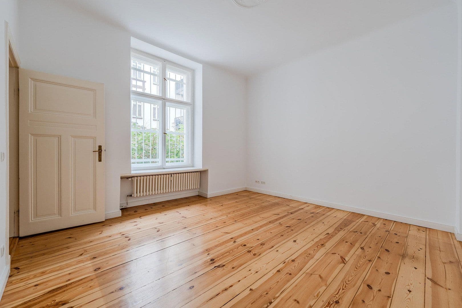 Predaj bytu 4-izbový 118 m², Düsseldorfer Str. 14, Berlin, Berlín Predaj bytu 4-izbový 118 m², Düsseldorfer Str. 14, Berlin, Berlín