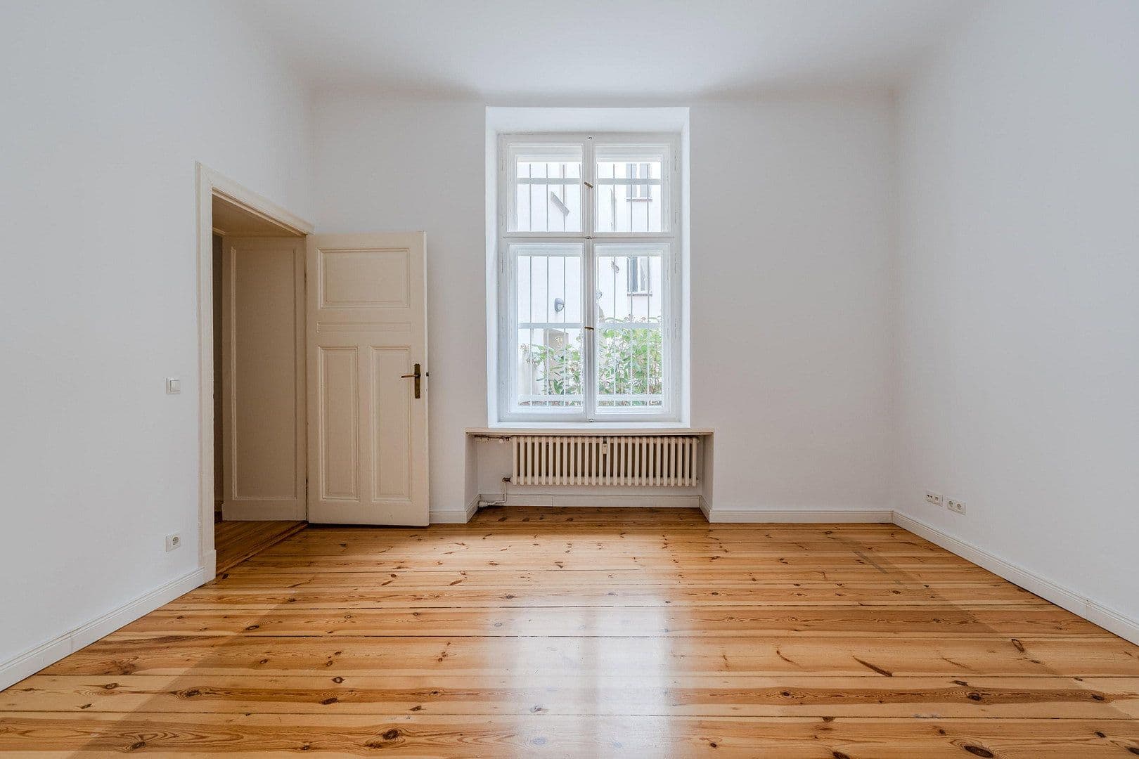 Predaj bytu 4-izbový 118 m², Düsseldorfer Str. 14, Berlin, Berlín Predaj bytu 4-izbový 118 m², Düsseldorfer Str. 14, Berlin, Berlín