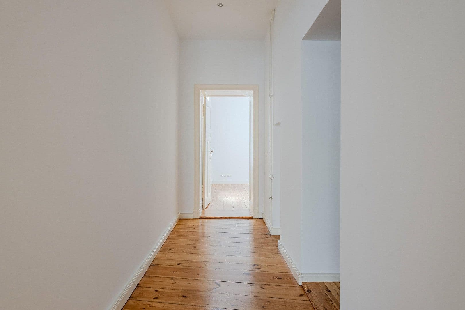 Predaj bytu 4-izbový 118 m², Düsseldorfer Str. 14, Berlin, Berlín Predaj bytu 4-izbový 118 m², Düsseldorfer Str. 14, Berlin, Berlín