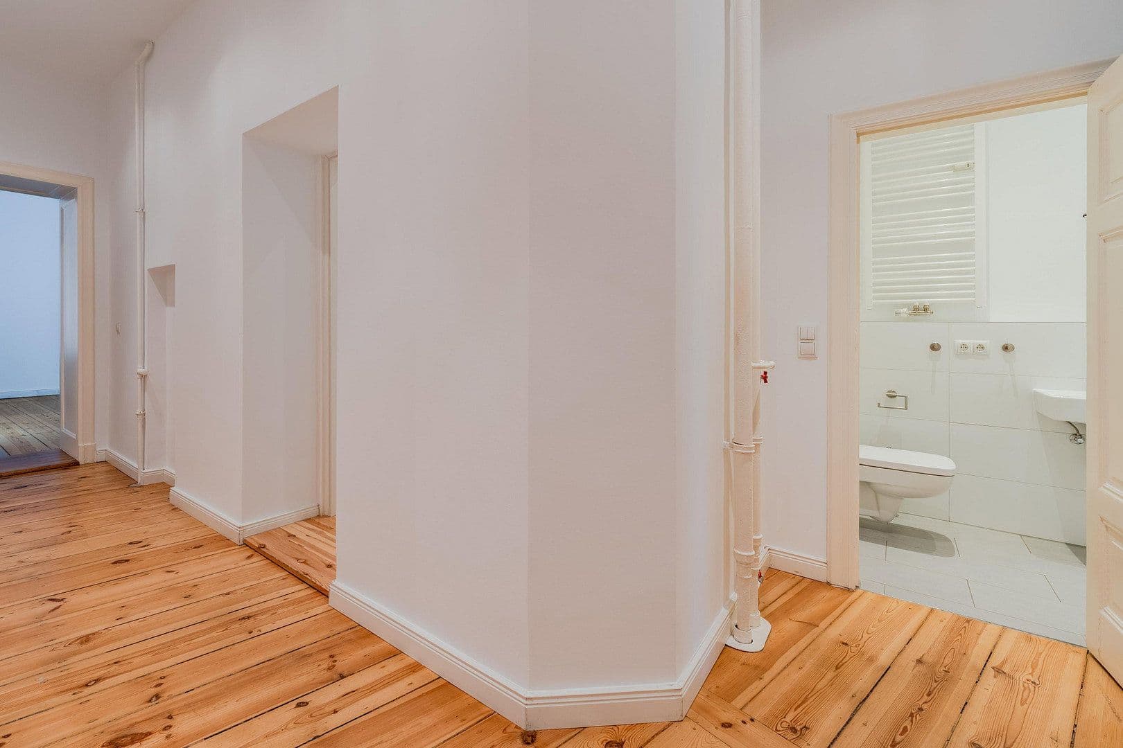 Predaj bytu 4-izbový 118 m², Düsseldorfer Str. 14, Berlin, Berlín Predaj bytu 4-izbový 118 m², Düsseldorfer Str. 14, Berlin, Berlín