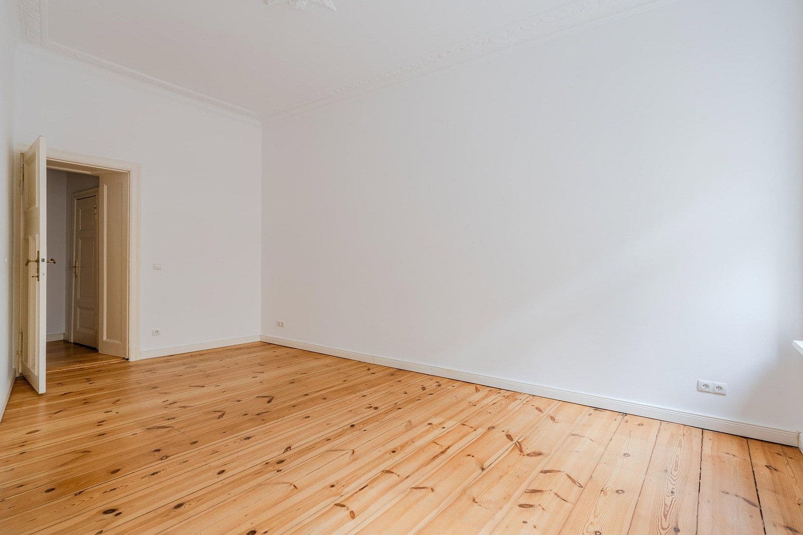 Predaj bytu 4-izbový 118 m², Düsseldorfer Str. 14, Berlin, Berlín Predaj bytu 4-izbový 118 m², Düsseldorfer Str. 14, Berlin, Berlín