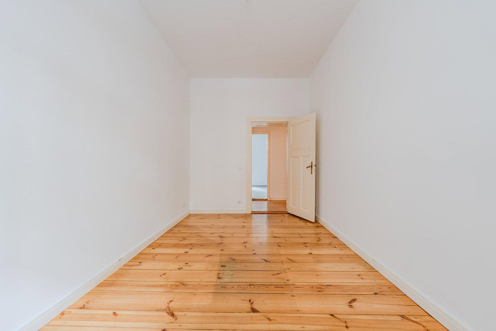 Predaj bytu 4-izbový 118 m², Düsseldorfer Str. 14, Berlin, Berlín Predaj bytu 4-izbový 118 m², Düsseldorfer Str. 14, Berlin, Berlín