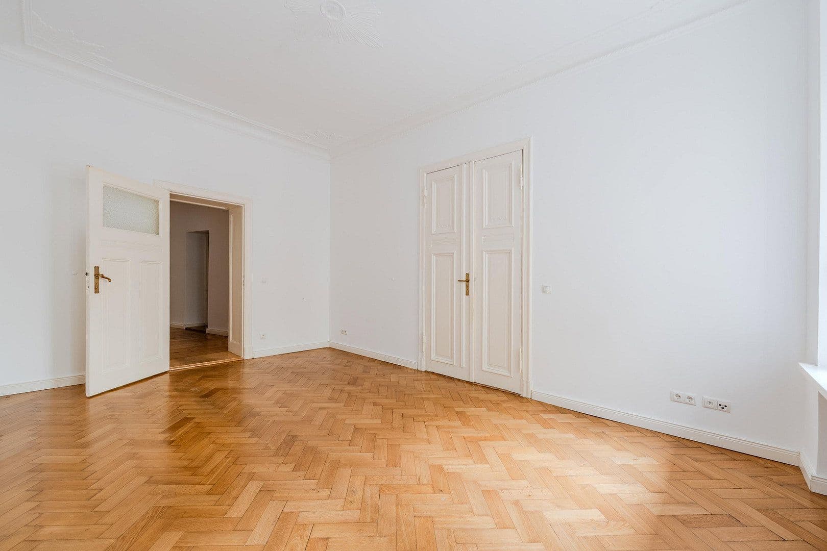 Predaj bytu 4-izbový 118 m², Düsseldorfer Str. 14, Berlin, Berlín Predaj bytu 4-izbový 118 m², Düsseldorfer Str. 14, Berlin, Berlín