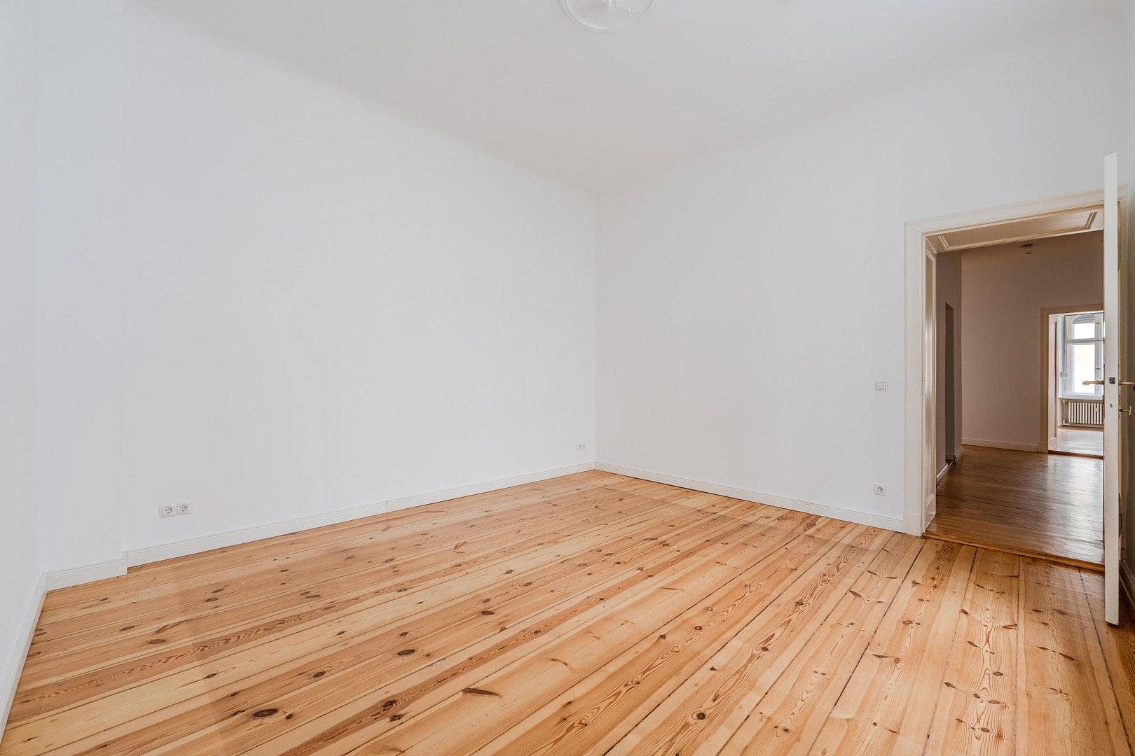 Predaj bytu 4-izbový 118 m², Düsseldorfer Str. 14, Berlin, Berlín Predaj bytu 4-izbový 118 m², Düsseldorfer Str. 14, Berlin, Berlín
