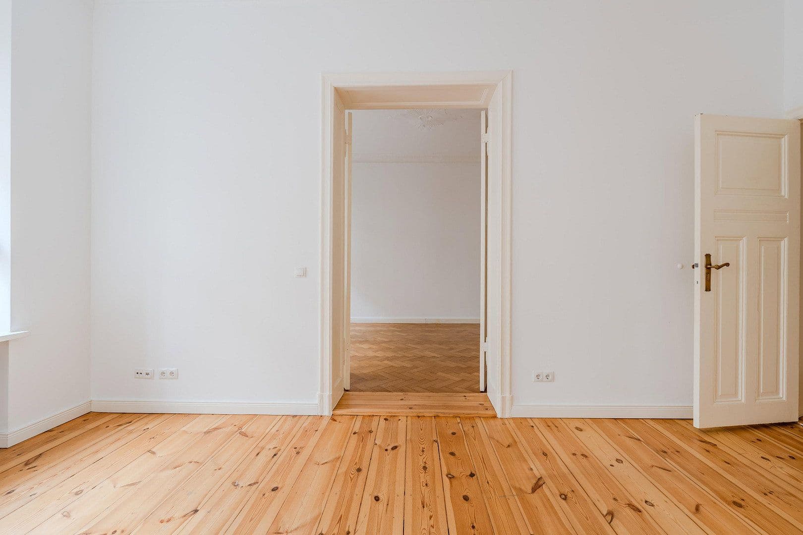 Predaj bytu 4-izbový 118 m², Düsseldorfer Str. 14, Berlin, Berlín Predaj bytu 4-izbový 118 m², Düsseldorfer Str. 14, Berlin, Berlín