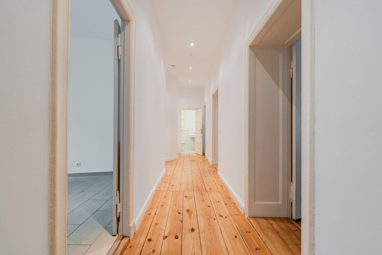 Predaj bytu 4-izbový 118 m², Düsseldorfer Str. 14, Berlin, Berlín Predaj bytu 4-izbový 118 m², Düsseldorfer Str. 14, Berlin, Berlín