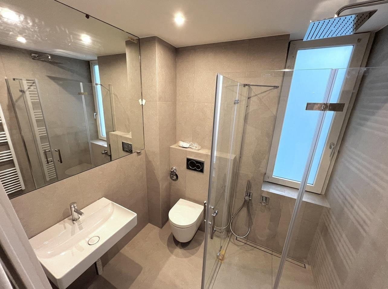 Prenájom bytu 2-izbový 61 m², Roßststraße 87, Düsseldorf, Severné Porýnie - Westfálsko Prenájom bytu 2-izbový 61 m², Roßststraße 87, Düsseldorf, Severné Porýnie - Westfálsko
