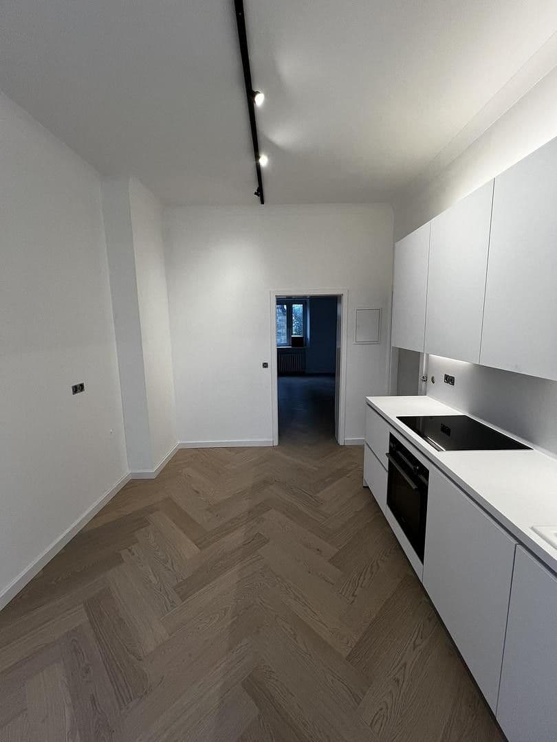 Prenájom bytu 2-izbový 61 m², Roßststraße 87, Düsseldorf, Severné Porýnie - Westfálsko Prenájom bytu 2-izbový 61 m², Roßststraße 87, Düsseldorf, Severné Porýnie - Westfálsko