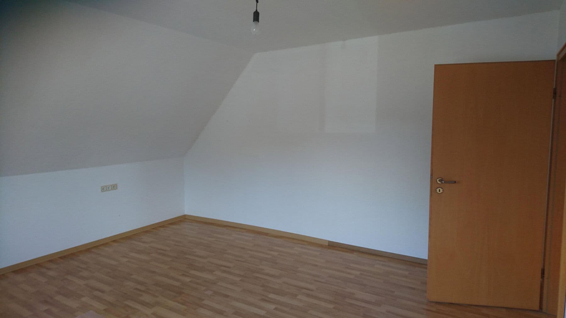 Prenájom bytu 5-izbový 135 m², Lotjeweg 37, Bremerhaven, Brémy Prenájom bytu 5-izbový 135 m², Lotjeweg 37, Bremerhaven, Brémy