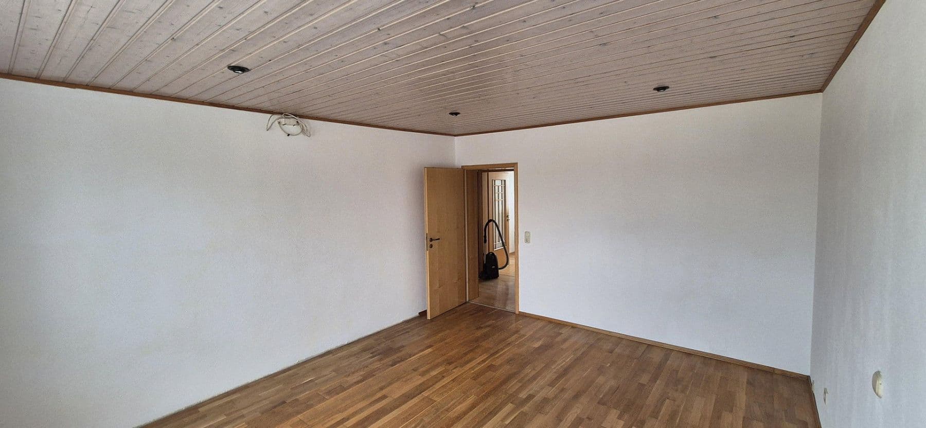 Predaj domu 229 m², pozemok 1.040 m², Biberbach, Bavorsko Predaj domu 229 m², pozemok 1.040 m², Biberbach, Bavorsko