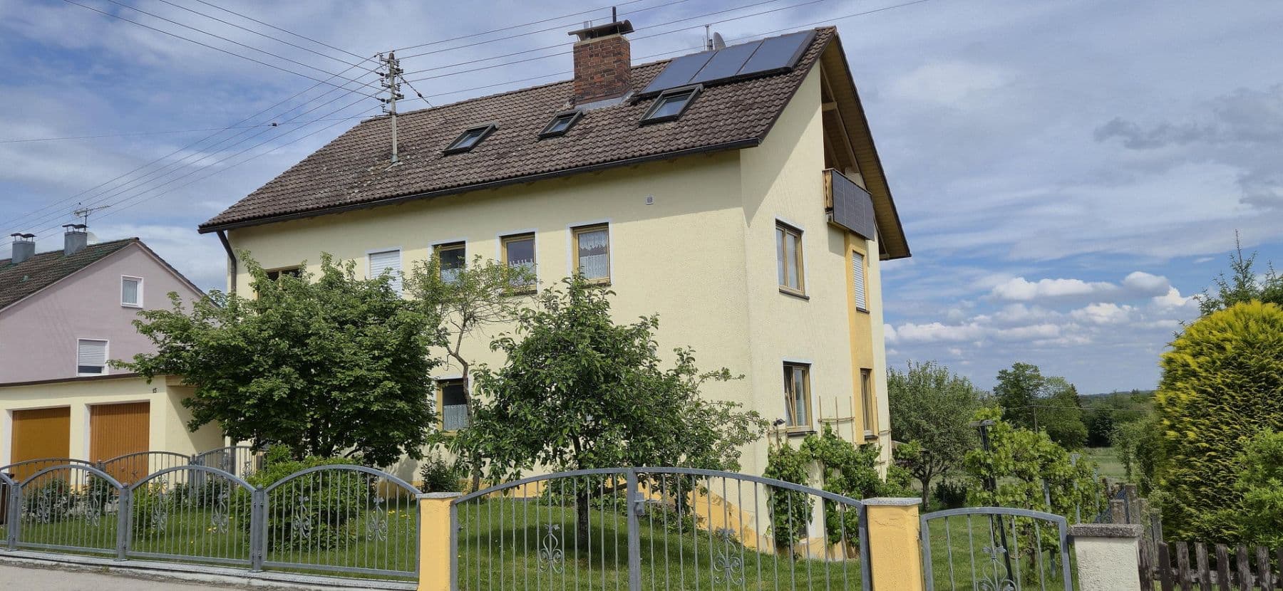 Predaj domu 229 m², pozemok 1.040 m², Biberbach, Bavorsko Predaj domu 229 m², pozemok 1.040 m², Biberbach, Bavorsko