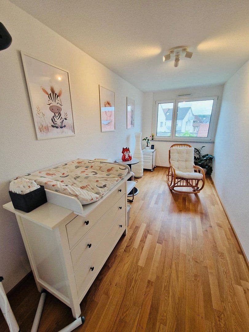 Prenájom bytu 4-izbový 91 m², Wolfschlugen, Bádensko-Wurttembersko Prenájom bytu 4-izbový 91 m², Wolfschlugen, Bádensko-Wurttembersko