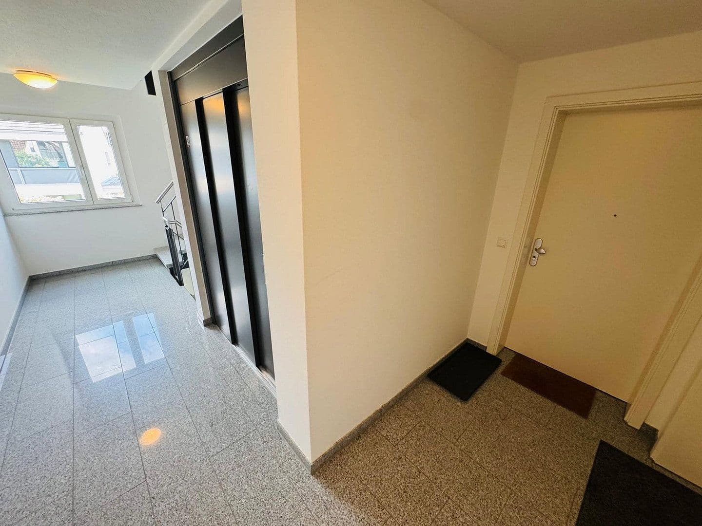 Prenájom bytu 4-izbový 91 m², Wolfschlugen, Bádensko-Wurttembersko Prenájom bytu 4-izbový 91 m², Wolfschlugen, Bádensko-Wurttembersko