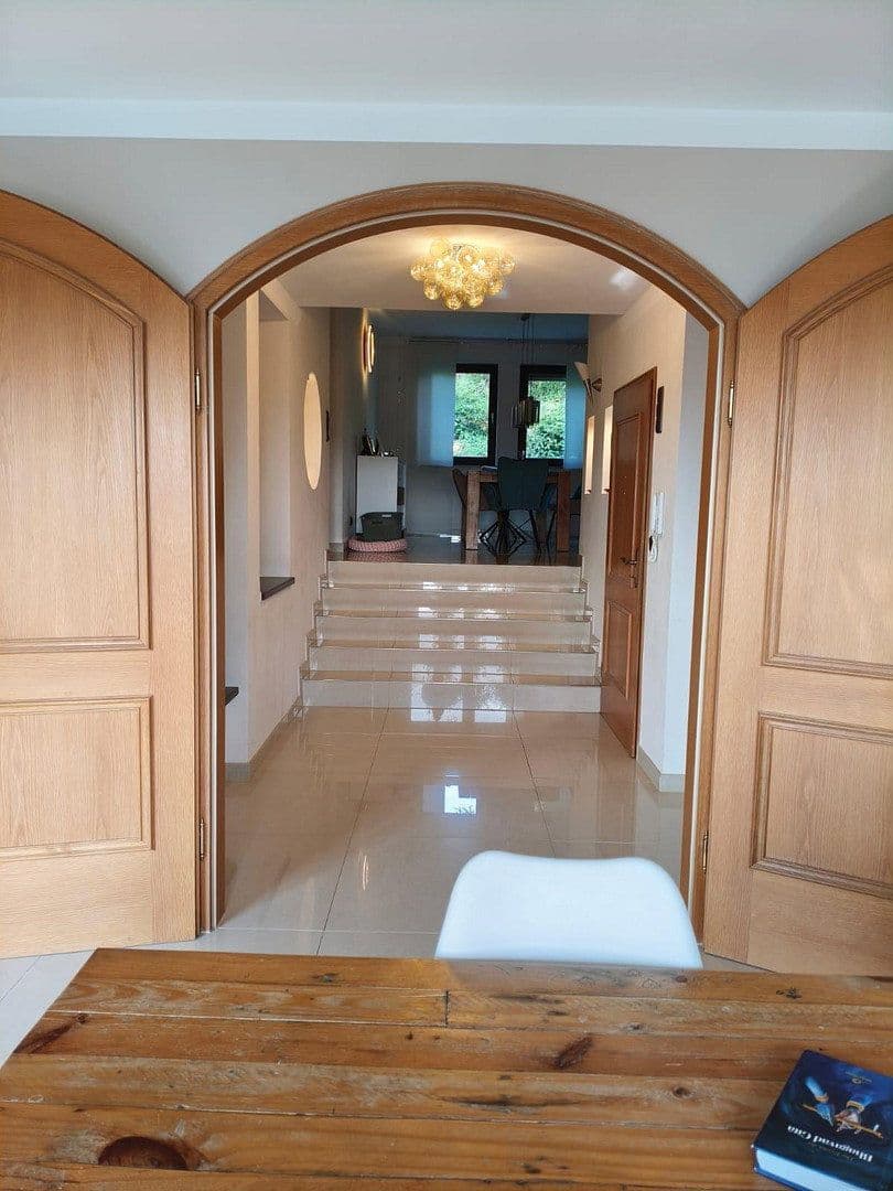 Predaj domu 266 m², pozemek 1.300 m², Schlehenweg 37, Heidenrod, Hesensko Predaj domu 266 m², pozemek 1.300 m², Schlehenweg 37, Heidenrod, Hesensko