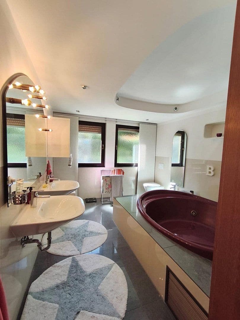 Predaj domu 266 m², pozemek 1.300 m², Schlehenweg 37, Heidenrod, Hesensko Predaj domu 266 m², pozemek 1.300 m², Schlehenweg 37, Heidenrod, Hesensko