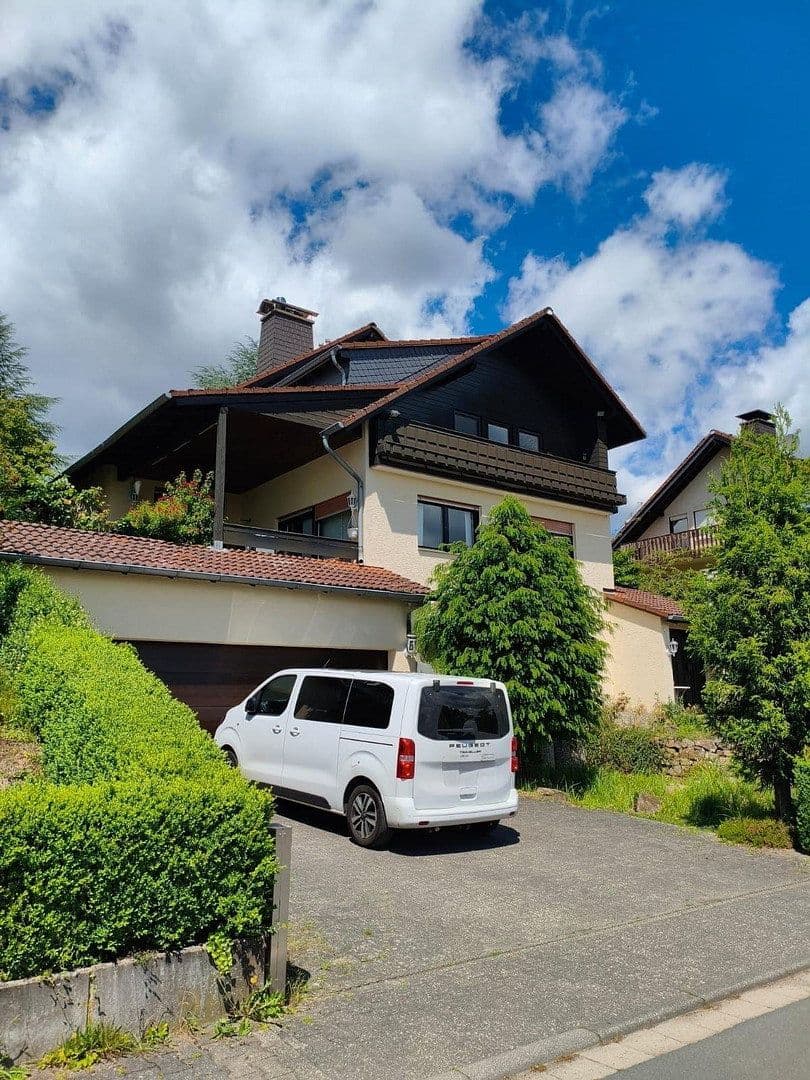 Predaj domu 266 m², pozemek 1.300 m², Schlehenweg 37, Heidenrod, Hesensko Predaj domu 266 m², pozemek 1.300 m², Schlehenweg 37, Heidenrod, Hesensko