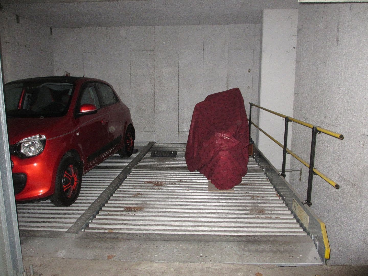 Prenájom garáže 10 m², Romy Schneider Str. 1-7, Berlin, Berlín Prenájom garáže 10 m², Romy Schneider Str. 1-7, Berlin, Berlín
