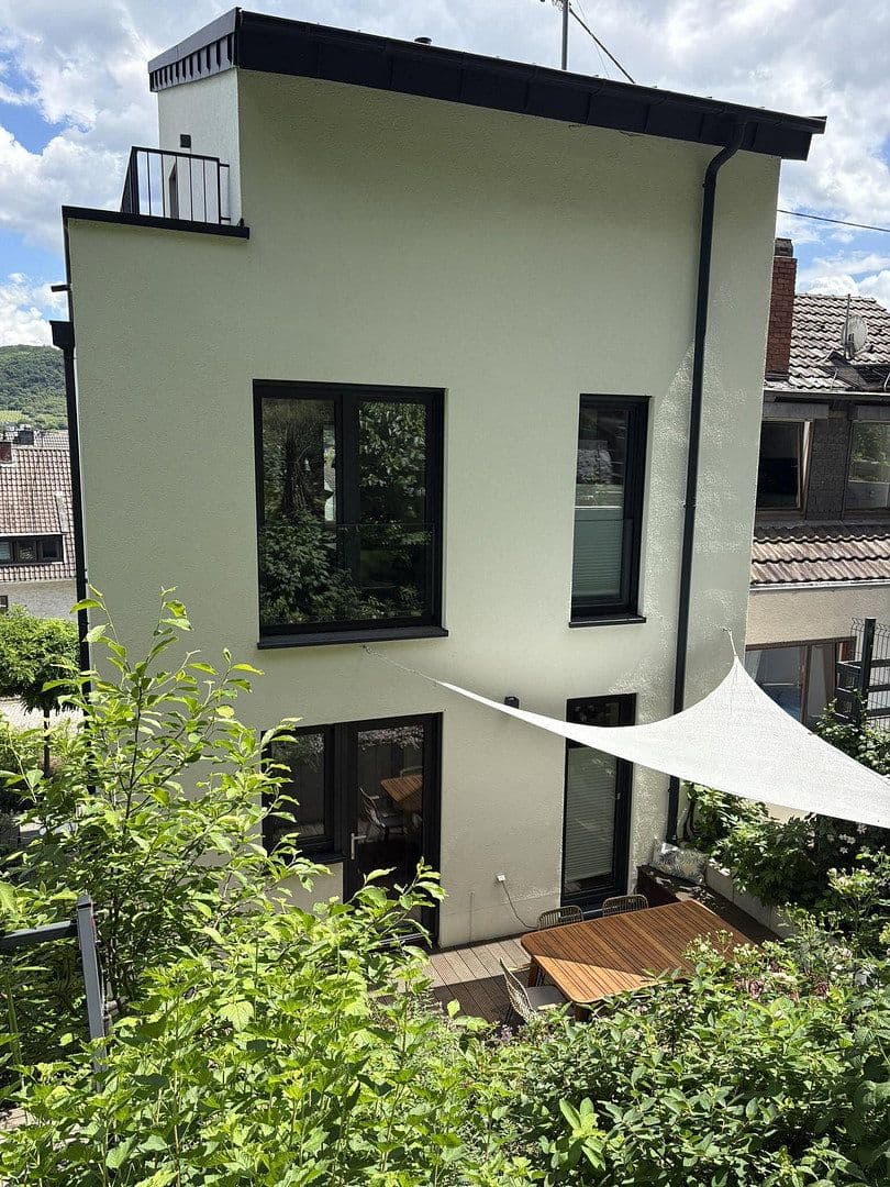Predaj domu 197 m², pozemek 241 m², Brohl-Lützing, Porýnie-Falcko Predaj domu 197 m², pozemek 241 m², Brohl-Lützing, Porýnie-Falcko