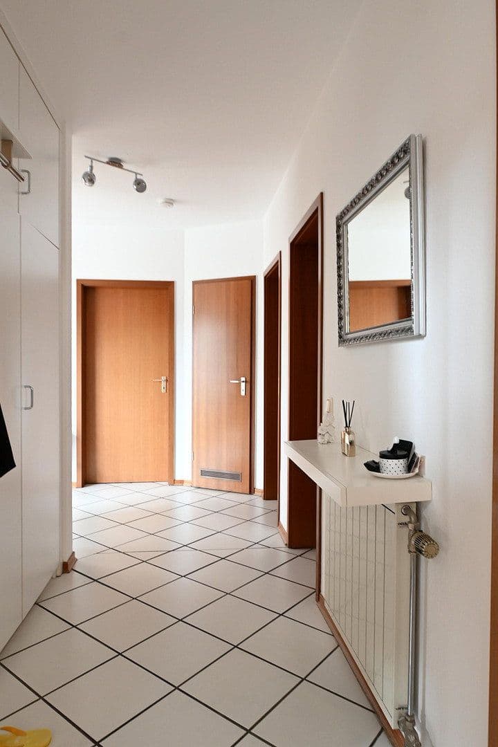 Prenájom bytu 3-izbový 110 m², Frankfurter Str.214, Köln, Severné Porýnie - Westfálsko Prenájom bytu 3-izbový 110 m², Frankfurter Str.214, Köln, Severné Porýnie - Westfálsko