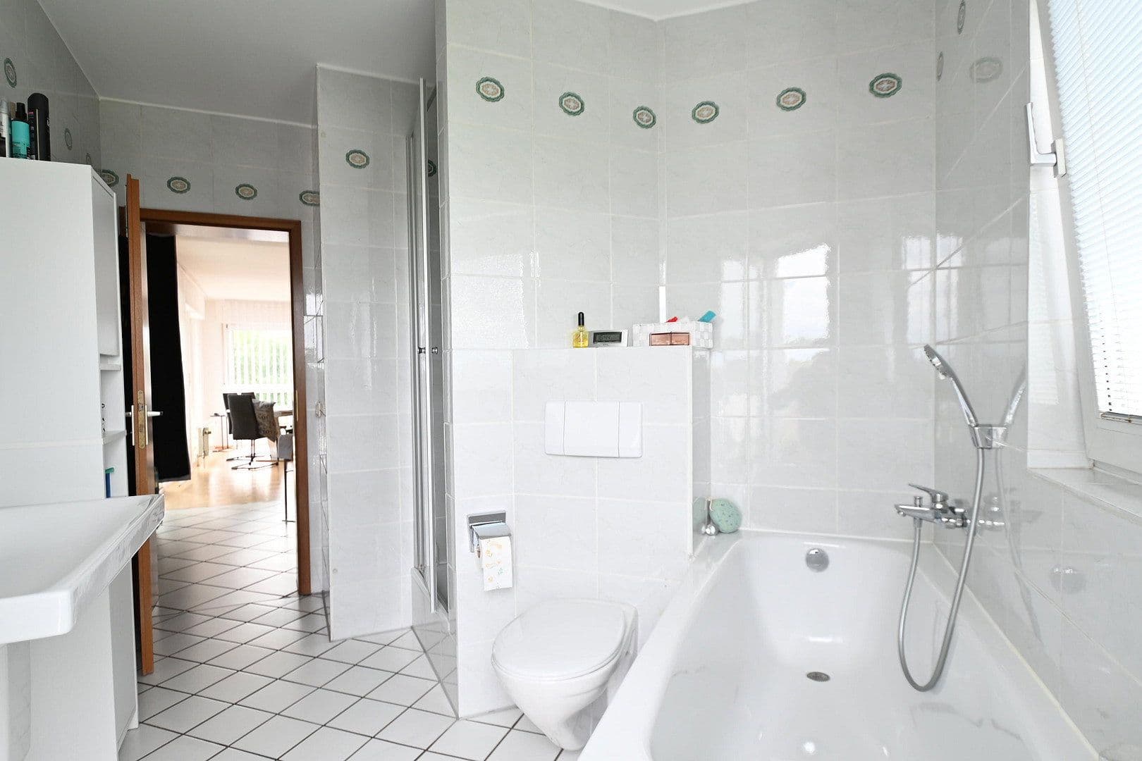 Prenájom bytu 3-izbový 110 m², Frankfurter Str.214, Köln, Severné Porýnie - Westfálsko Prenájom bytu 3-izbový 110 m², Frankfurter Str.214, Köln, Severné Porýnie - Westfálsko