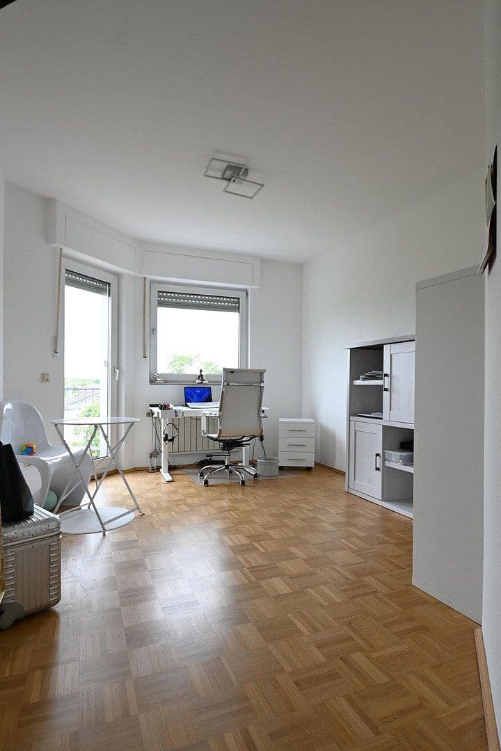 Prenájom bytu 3-izbový 110 m², Frankfurter Str.214, Köln, Severné Porýnie - Westfálsko Prenájom bytu 3-izbový 110 m², Frankfurter Str.214, Köln, Severné Porýnie - Westfálsko