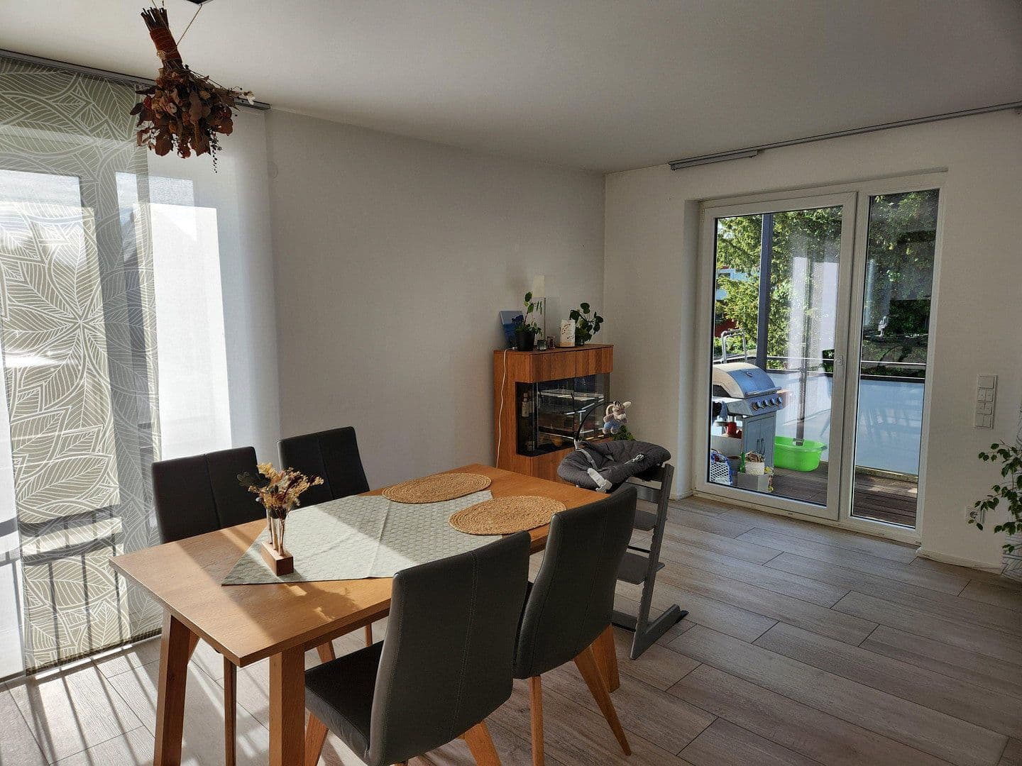 Prenájom bytu 3-izbový 90 m², Höfatstraße 1 1/2, Augsburg, Bavorsko Prenájom bytu 3-izbový 90 m², Höfatstraße 1 1/2, Augsburg, Bavorsko