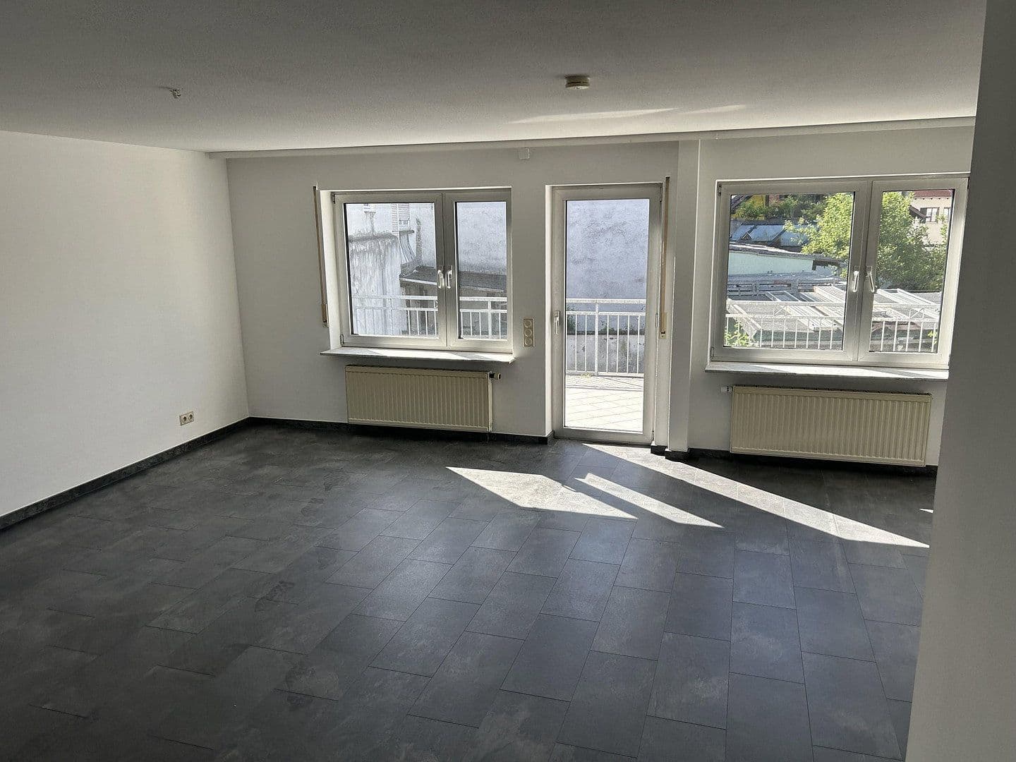 Prenájom bytu 3-izbový 102 m², Dietzenbach, Hesensko Prenájom bytu 3-izbový 102 m², Dietzenbach, Hesensko