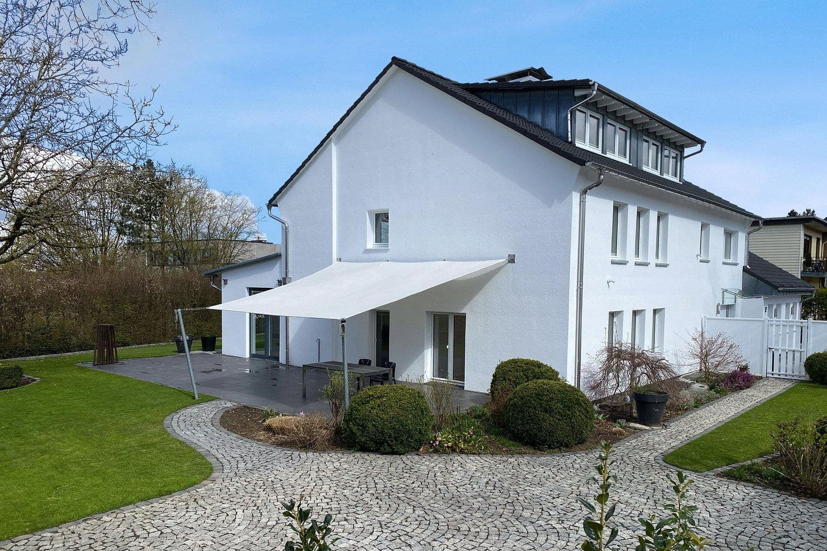Predaj domu 390 m², pozemek 1.375 m², Humboldtstraße 12, Halver, Severné Porýnie - Westfálsko Predaj domu 390 m², pozemek 1.375 m², Humboldtstraße 12, Halver, Severné Porýnie - Westfálsko