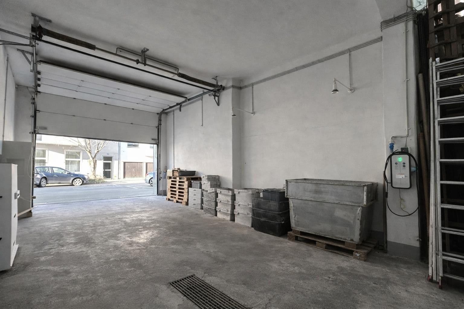 Prenájom nebytového priestoru 350 m², Marsiliusstraße 93, Köln, Severné Porýnie - Westfálsko Prenájom nebytového priestoru 350 m², Marsiliusstraße 93, Köln, Severné Porýnie - Westfálsko
