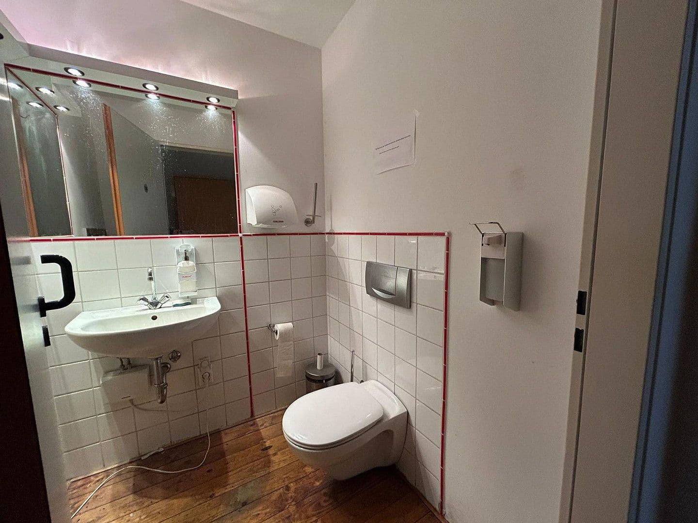 Prenájom nebytového priestoru 350 m², Marsiliusstraße 93, Köln, Severné Porýnie - Westfálsko Prenájom nebytového priestoru 350 m², Marsiliusstraße 93, Köln, Severné Porýnie - Westfálsko