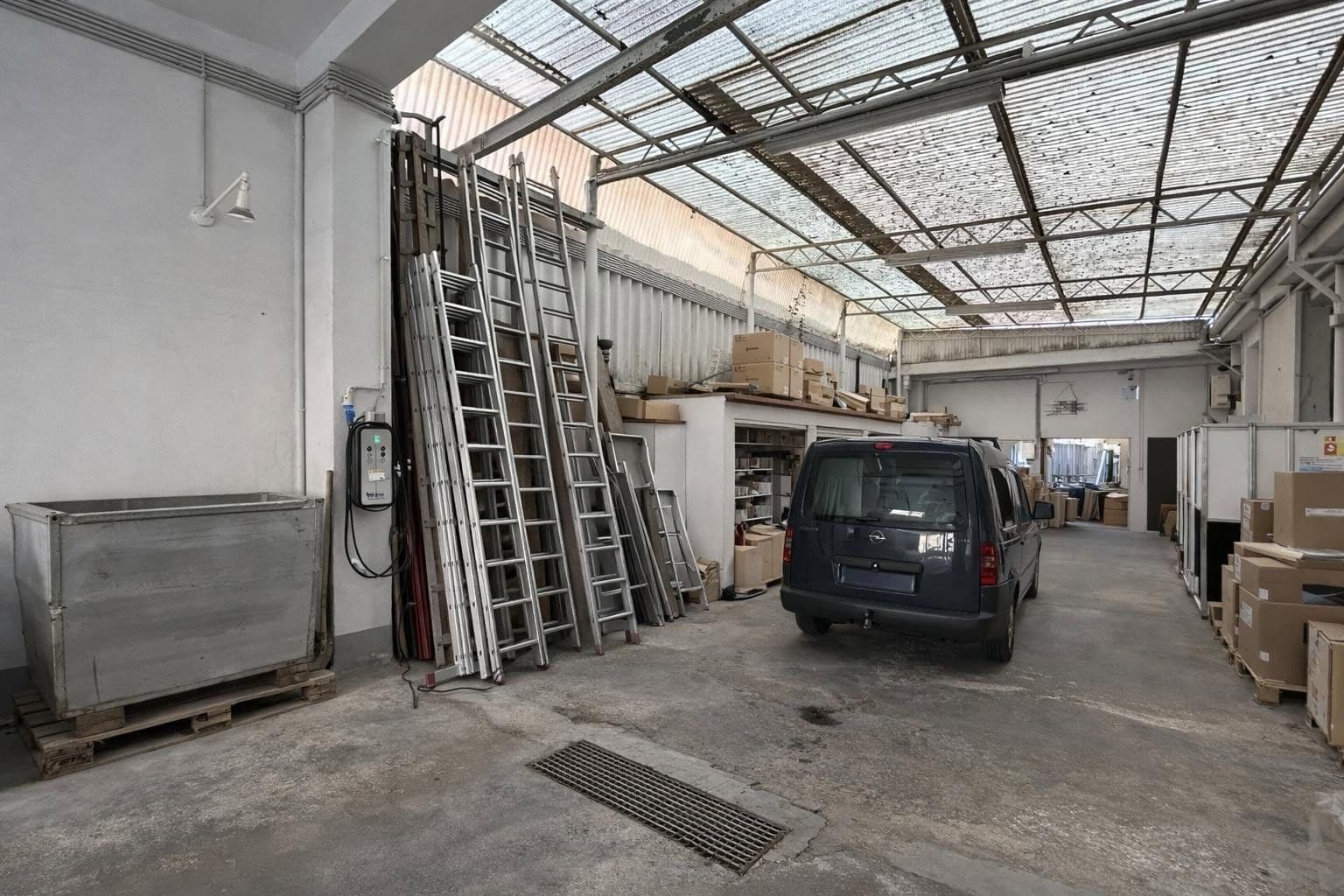 Prenájom nebytového priestoru 350 m², Marsiliusstraße 93, Köln, Severné Porýnie - Westfálsko Prenájom nebytového priestoru 350 m², Marsiliusstraße 93, Köln, Severné Porýnie - Westfálsko