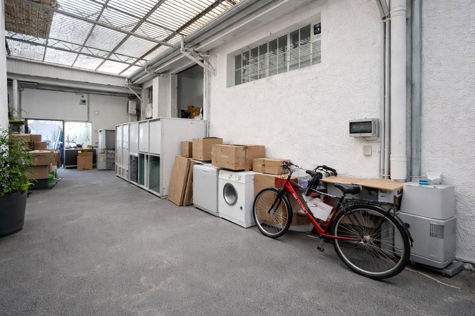 Prenájom nebytového priestoru 350 m², Marsiliusstraße 93, Köln, Severné Porýnie - Westfálsko Prenájom nebytového priestoru 350 m², Marsiliusstraße 93, Köln, Severné Porýnie - Westfálsko