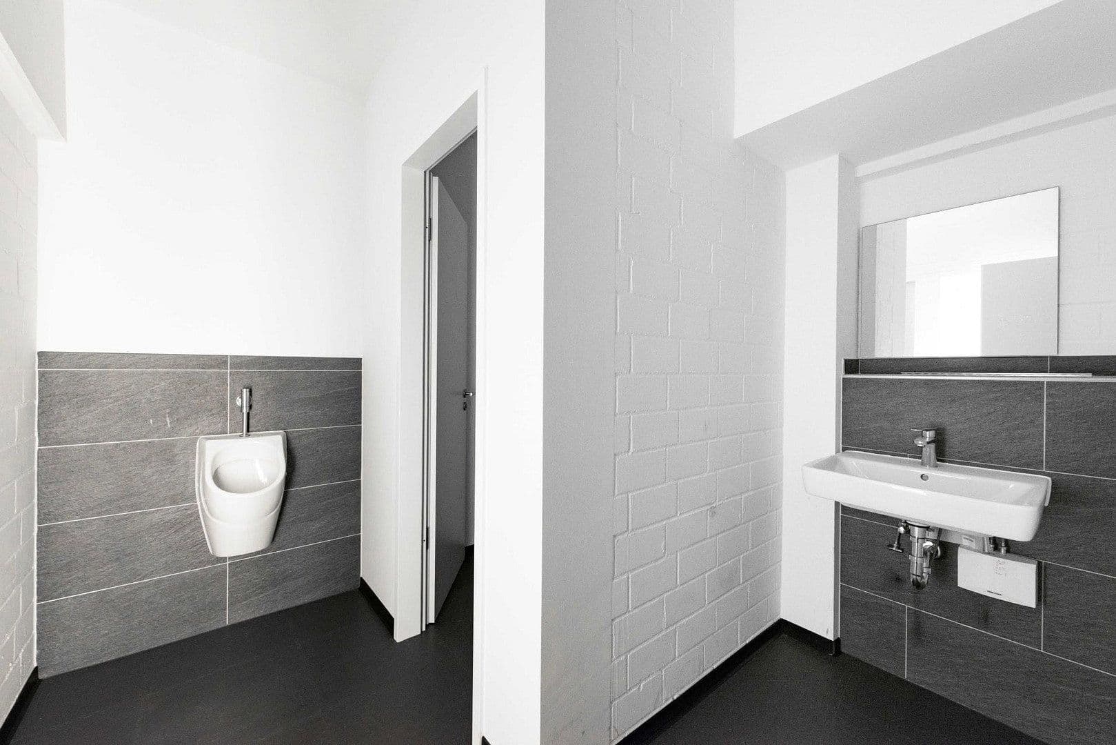 Prenájom nebytového priestoru 520 m², Moselstr. 14, Neuss, Severné Porýnie - Westfálsko Prenájom nebytového priestoru 520 m², Moselstr. 14, Neuss, Severné Porýnie - Westfálsko