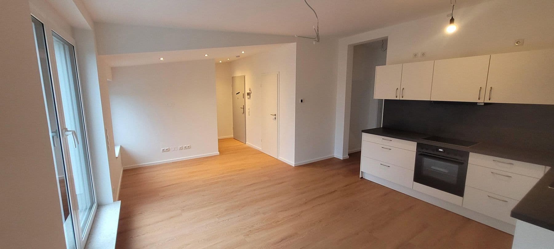 Prenájom bytu 3-izbový 87 m², Berlin, Berlín Prenájom bytu 3-izbový 87 m², Berlin, Berlín