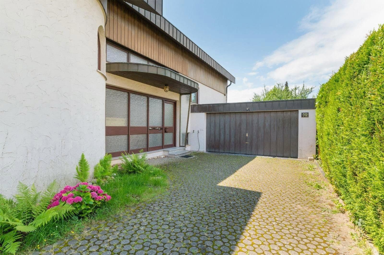 Predaj domu 320 m², pozemek 538 m², Gustav-Werner-Straße 10, Bönnigheim, Bádensko-Wurttembersko Predaj domu 320 m², pozemek 538 m², Gustav-Werner-Straße 10, Bönnigheim, Bádensko-Wurttembersko