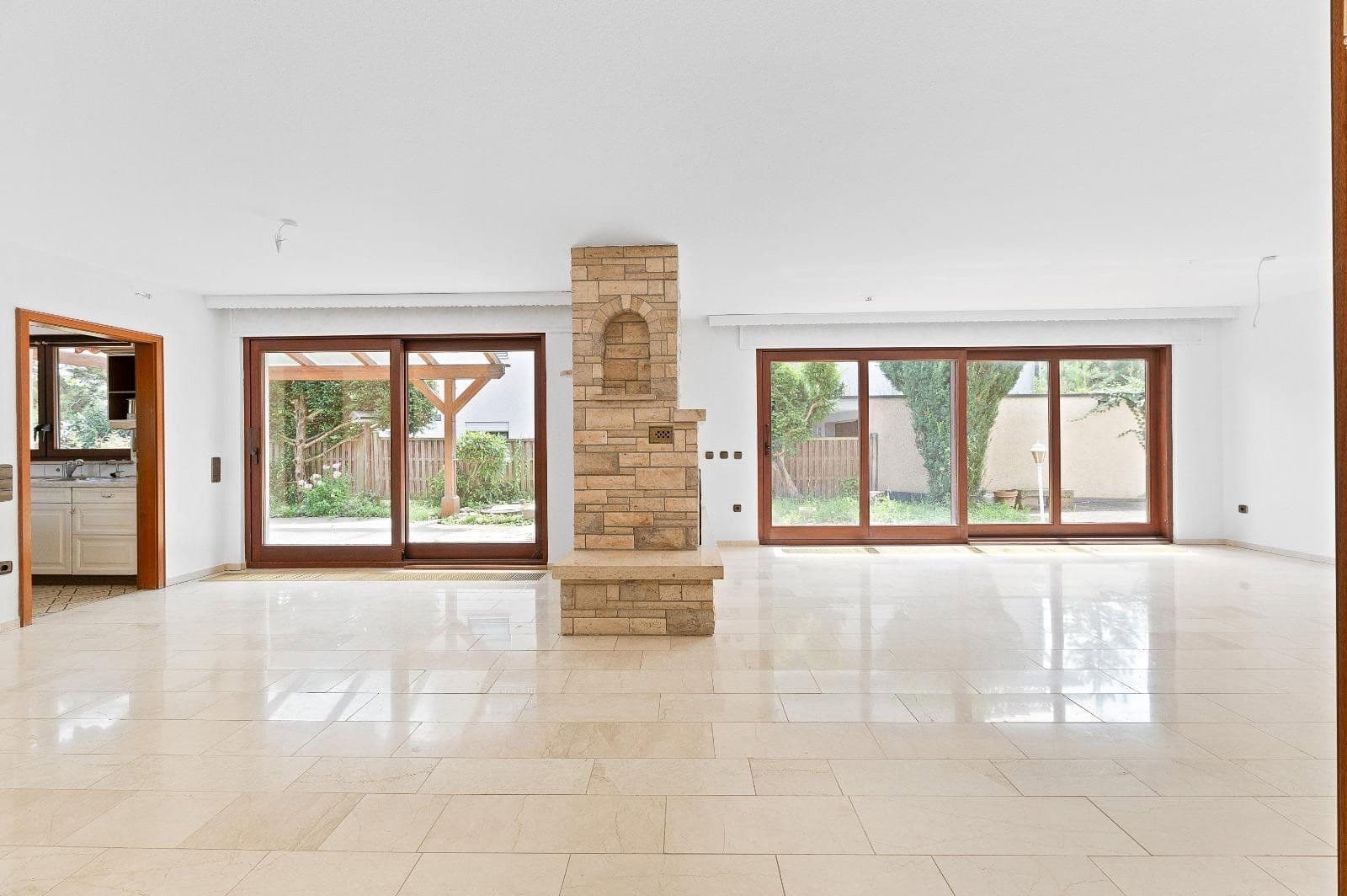 Predaj domu 320 m², pozemek 538 m², Gustav-Werner-Straße 10, Bönnigheim, Bádensko-Wurttembersko Predaj domu 320 m², pozemek 538 m², Gustav-Werner-Straße 10, Bönnigheim, Bádensko-Wurttembersko
