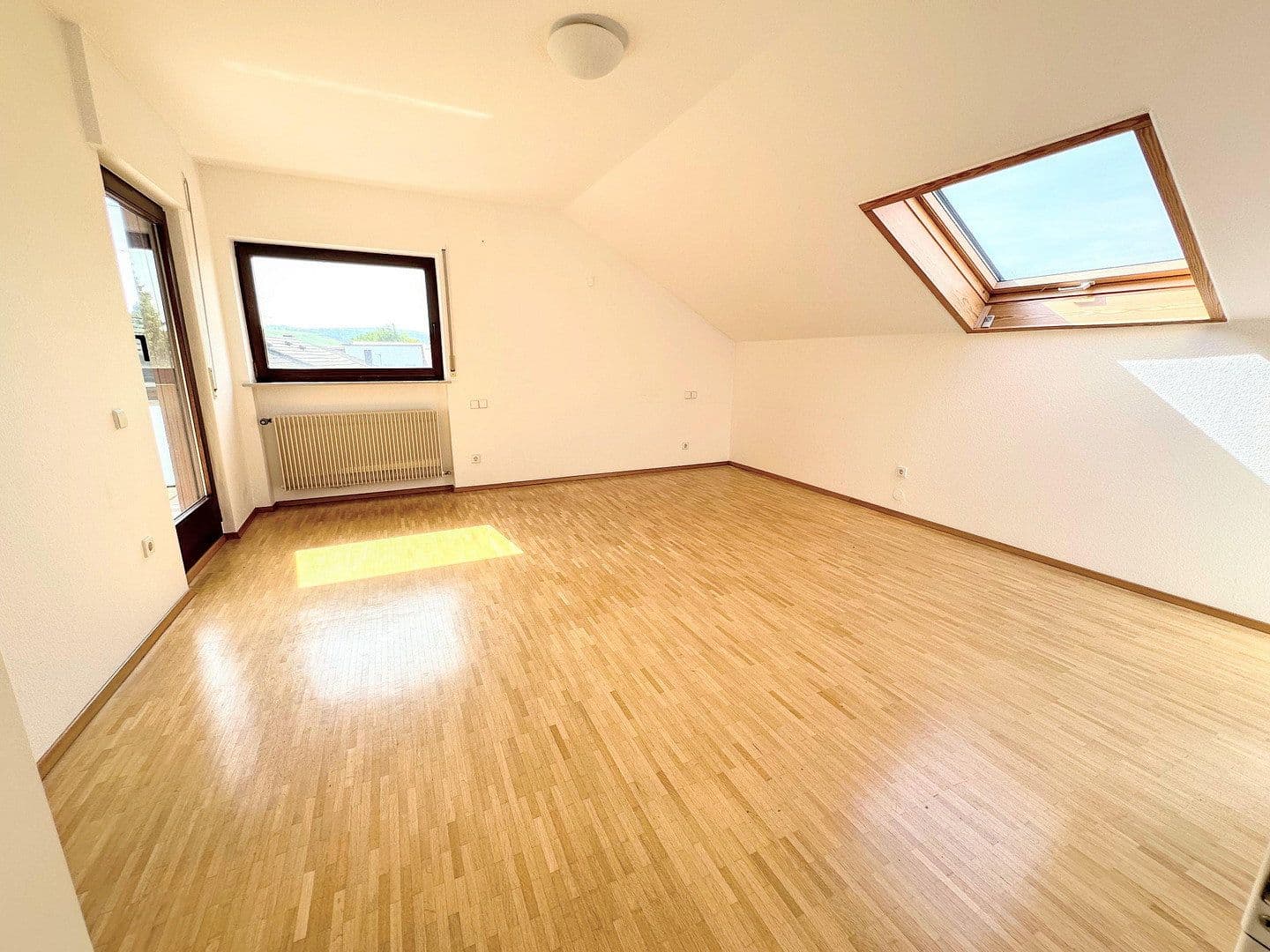 Predaj domu 320 m², pozemek 538 m², Gustav-Werner-Straße 10, Bönnigheim, Bádensko-Wurttembersko Predaj domu 320 m², pozemek 538 m², Gustav-Werner-Straße 10, Bönnigheim, Bádensko-Wurttembersko